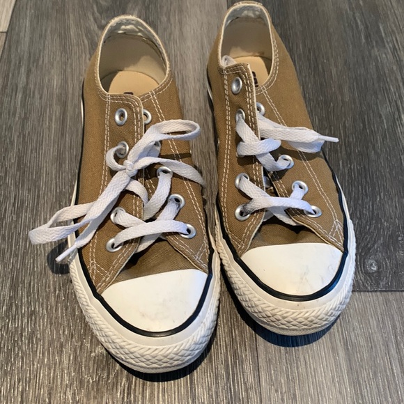 Converse Shoes - Converse Chucks size 6